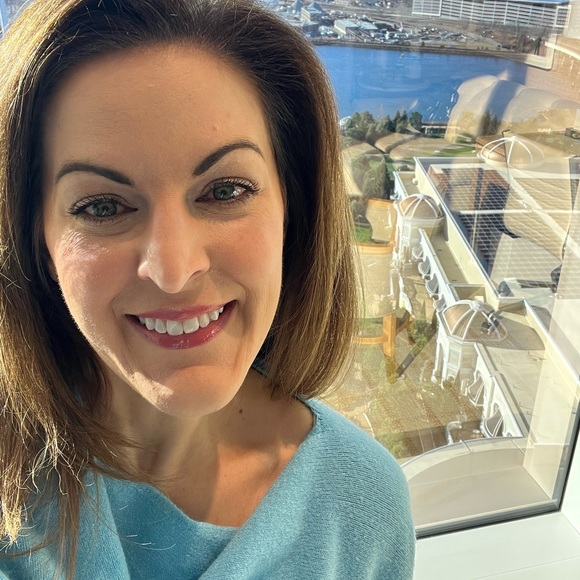 Meet your Posher, Lizzie! - Picture 4 of 5